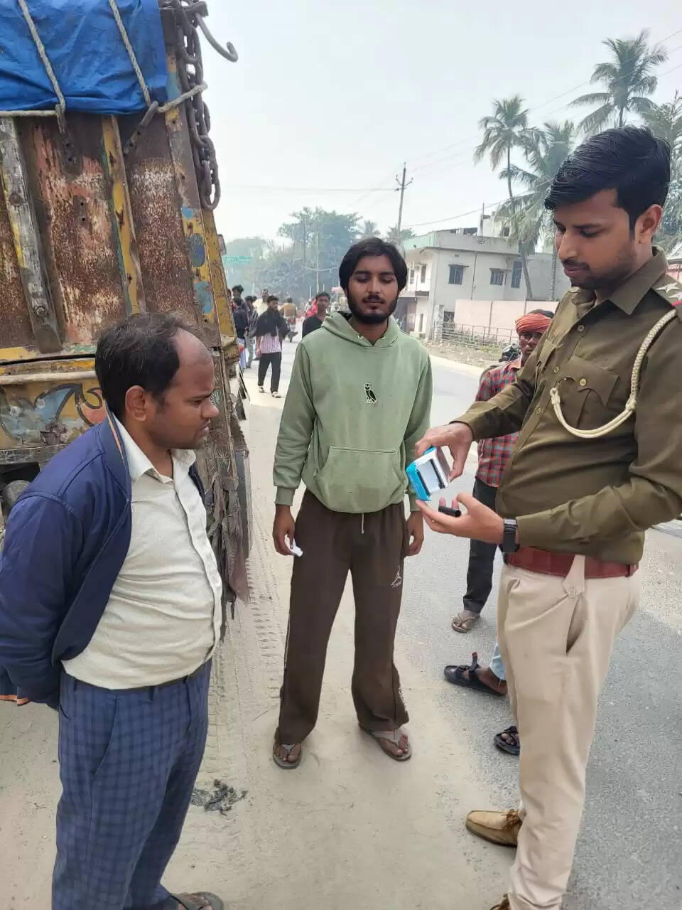 ओवरलोडिंग और नो पार्किंग के खिलाफ विशेष अभियान, 2.82 लाख वसूला गया जुर्माना