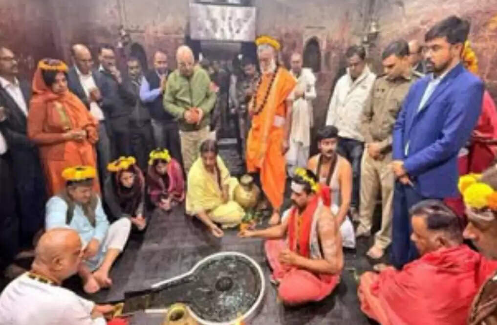 हाई कोर्ट के मुख्य न्यायाधीश पहुंचे देवघर, बाबा बैद्यनाथ मंदिर में की पूजा-अर्चना