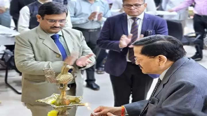 इंदौरः हाईकोर्ट की नेशनल लोक अदालत में राजीनामा के आधार पर हुआ लगभग 280 प्रकरणों का निराकरण