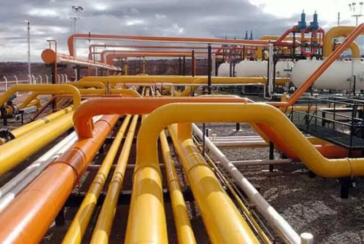 पश्चिम एशिया संकट: देश में ईंधन आपूर्ति सामान्य, पर्याप्त स्टॉक उपलब्ध