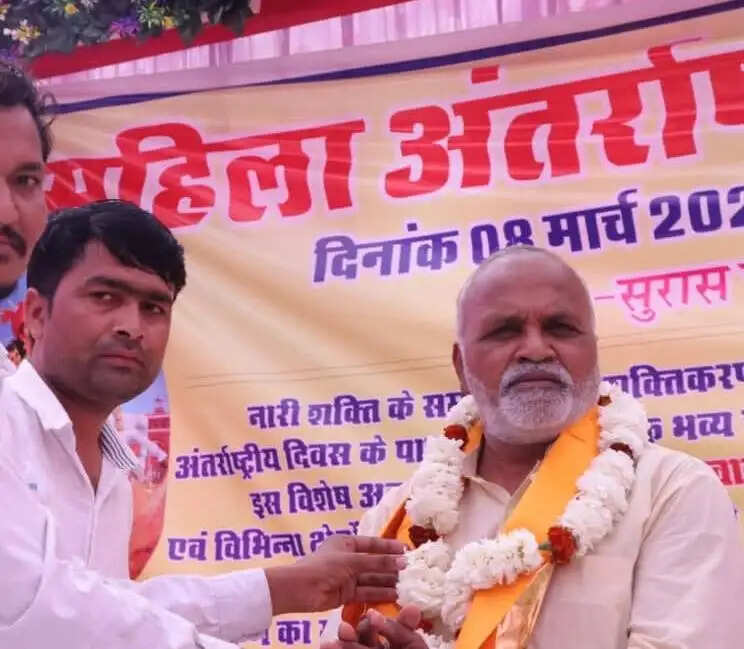 साइबर ठगी के आरोपी संग विधायक की तस्वीर वायरल, सियासत गरमाई