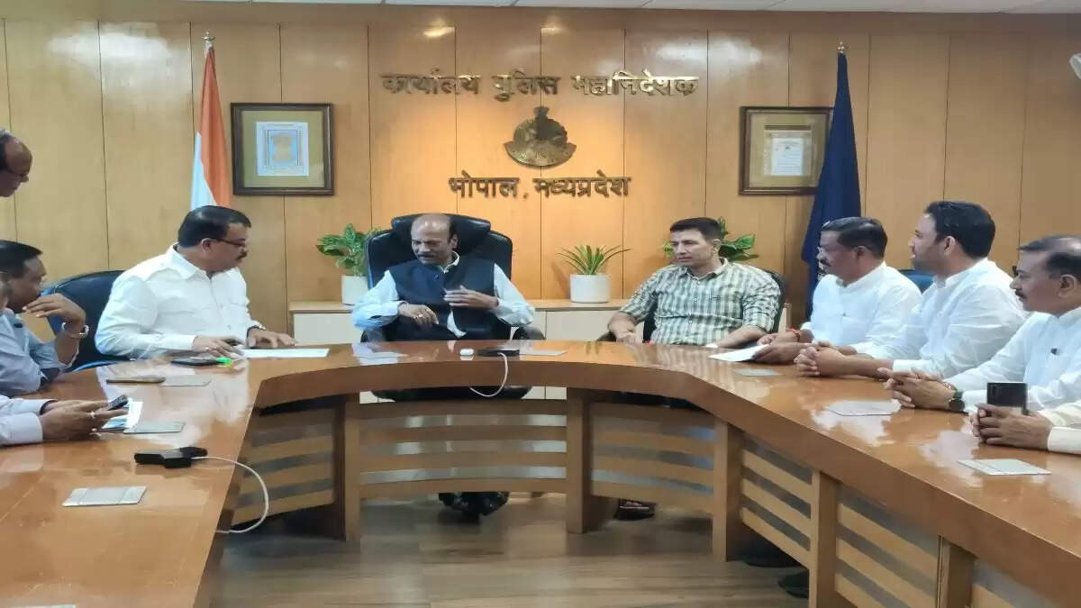 कांग्रेस विधायक नारायण पट्टा और उनके परिवार के साथ मारपीट&nbsp;मामले&nbsp;में&nbsp;कांग्रेस&nbsp;नेताओं&nbsp;ने&nbsp;की&nbsp;डीजीपी से मुलाकात