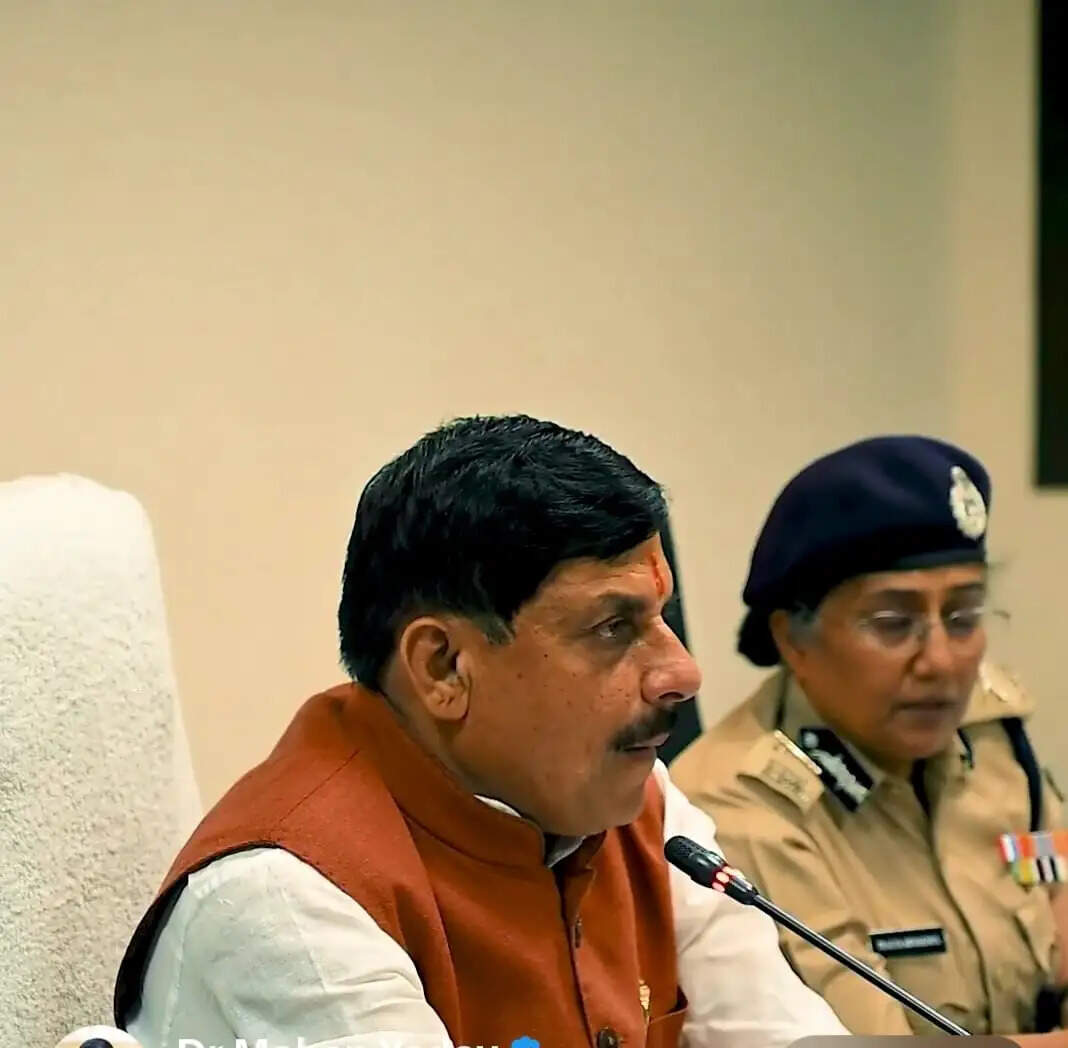 मुख्यमंत्री डॉ.&nbsp;यादव पहुंचे सिचुएशन रूम, बाढ़ की जानकारी लेकर प्रभावित लोगों से किया सीधा संवाद