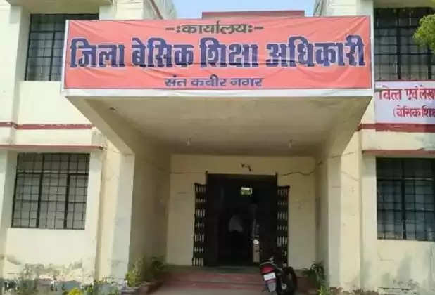 बीएसए कार्यालय में तैनात बाबू को एंटीकरप्शन टीम ने पकड़ा