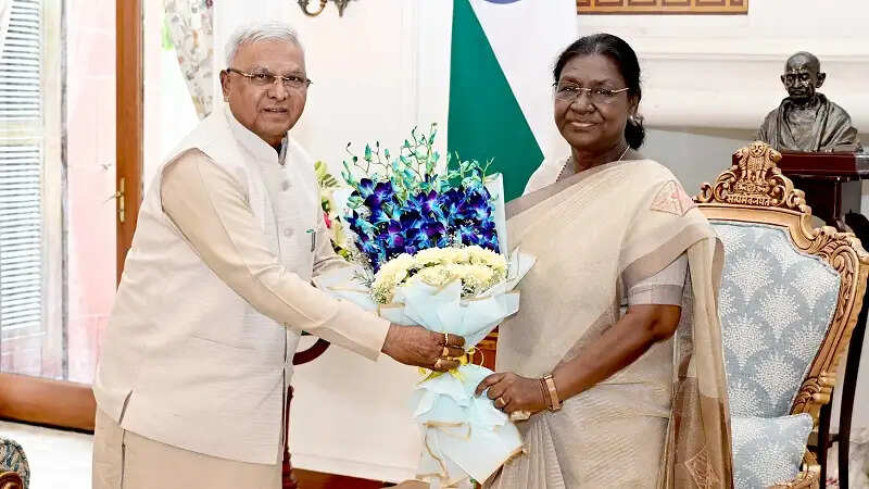 प्रधानमंत्री मोदी से मिले मध्य प्रदेश के राज्यपाल मंगुभाई पटेल