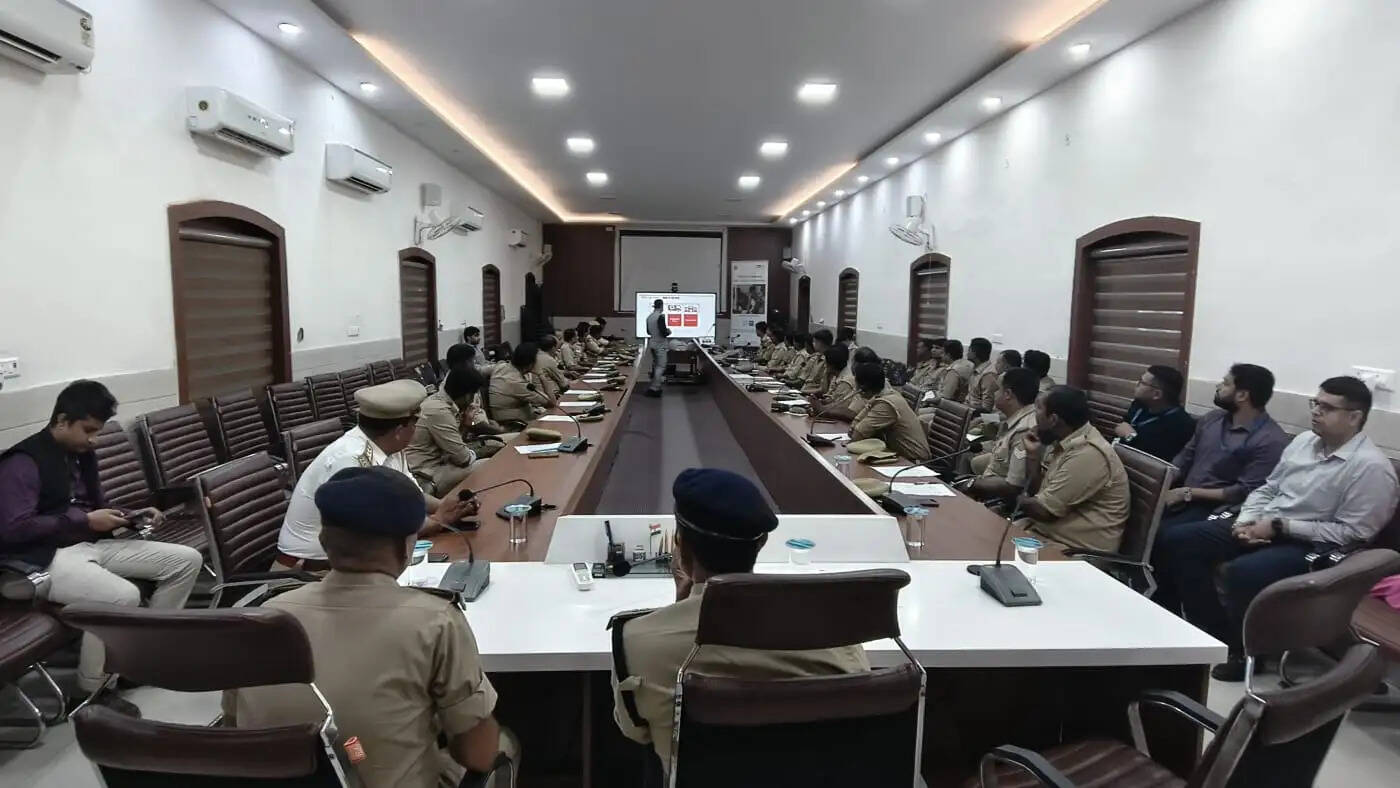 सड़क हादसों में जान बचाने के लिए पुलिसकर्मियों को दिया प्रशिक्षण