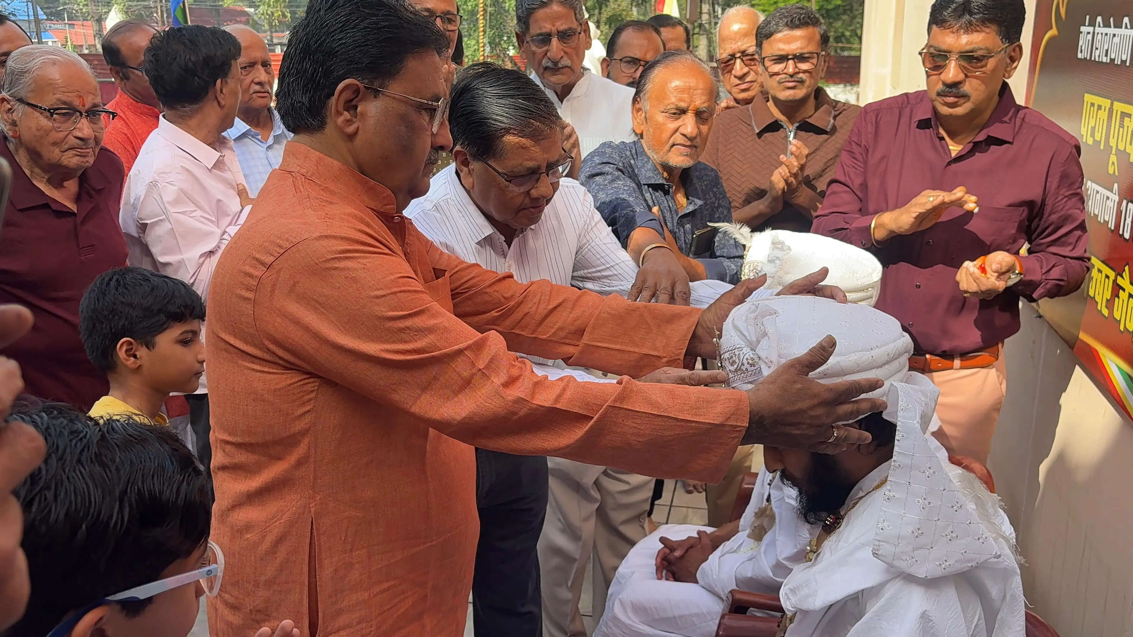 दीक्षार्थियों का दिगंबर जैन समाज ने किया अभिनंदन