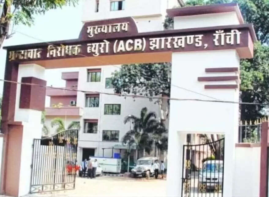 क्लिनिक पर एसीबी का छापा, कई दस्तावेज जब्त