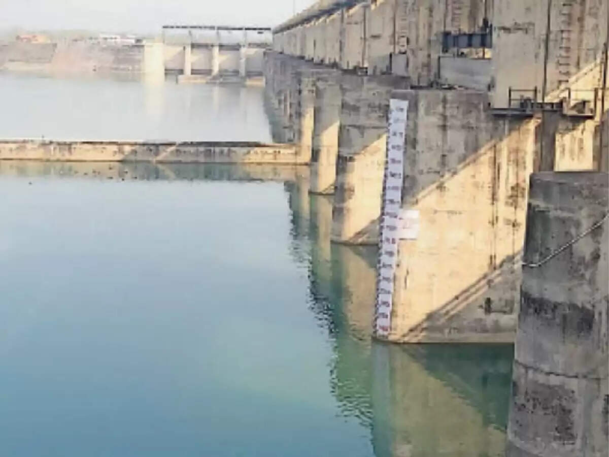 यमुनानगर:पहाड़ाें में बर्फबारी से हथनीकुंड बैराज का जलस्तर घटा,बिजली उत्पादन पर असर