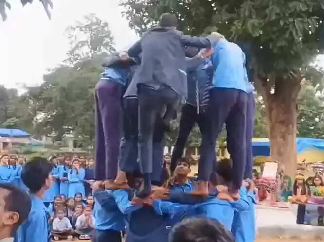 कोंडागांव के बड़ेराजपुर स्कूल में मनाई गई जन्माष्टमी, छात्रों ने फोड़ी दही हांडी