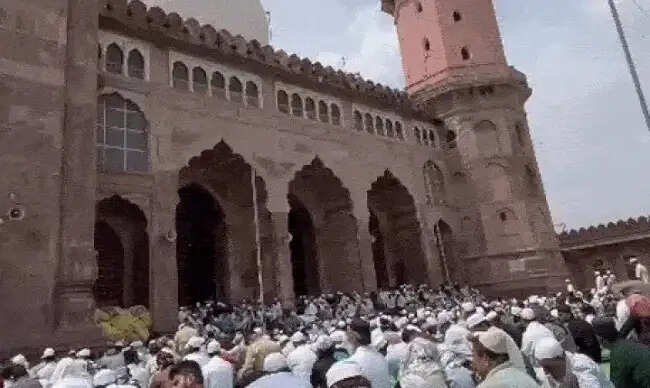 मप्र के रायसेन में वक्फ की 253 एकड़ जमीन के विवाद को लेकर भोपाल में विरोध प्रदर्शन
