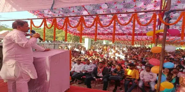 विकसित भारत संकल्प यात्रा में केंद्रीय रक्षा एवं पर्यटन राज्य मंत्री ने किया शिरकत