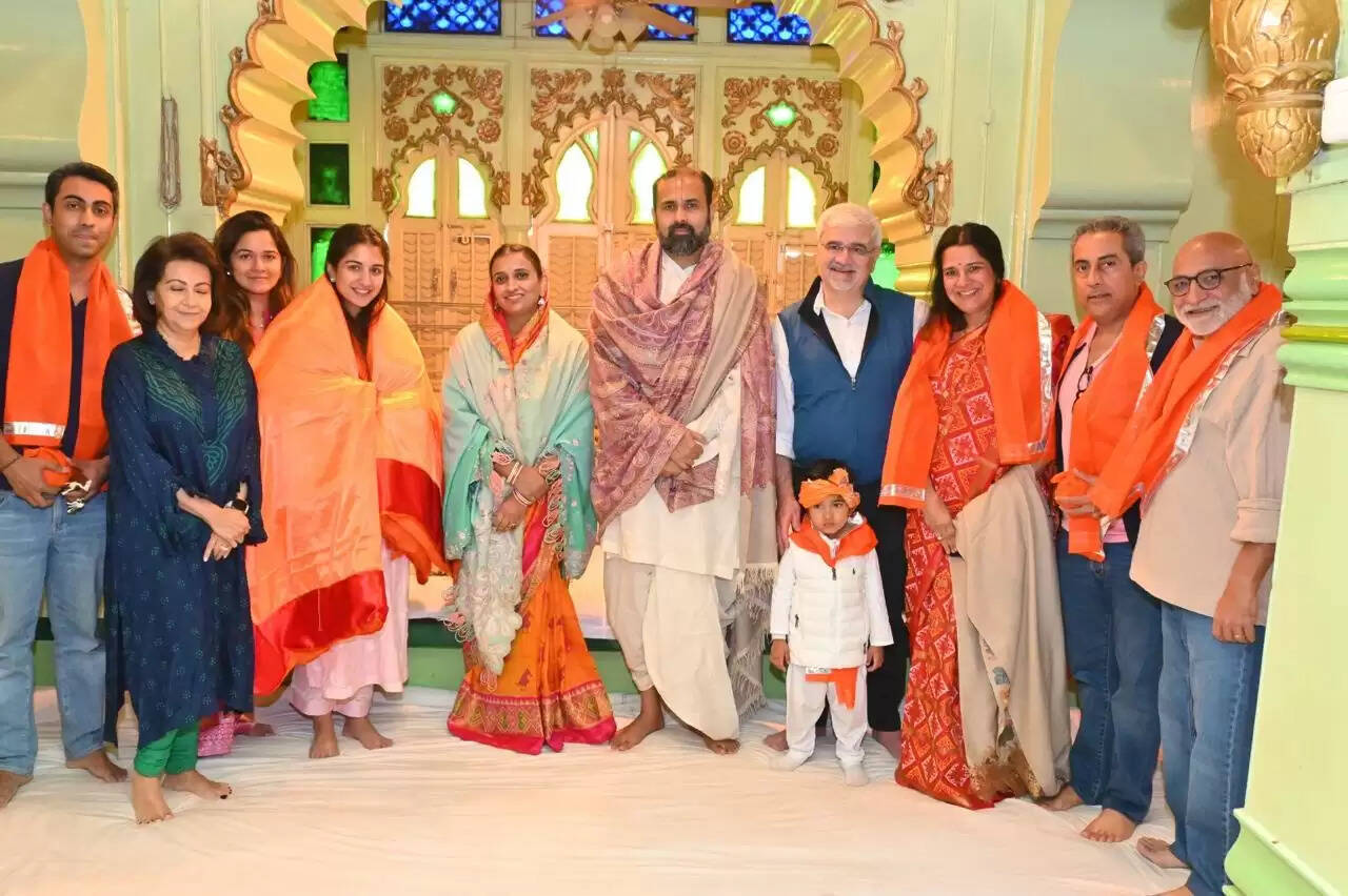 राधिका अनंत अंबानी ने किए श्रीनाथजी के दर्शन