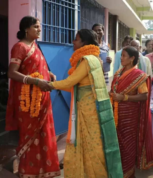 रामगढ़&nbsp;में&nbsp;बंद हुआ भोंपू का शोर, घर-घर हाजिरी लगा&nbsp;रहे उम्मीदवार