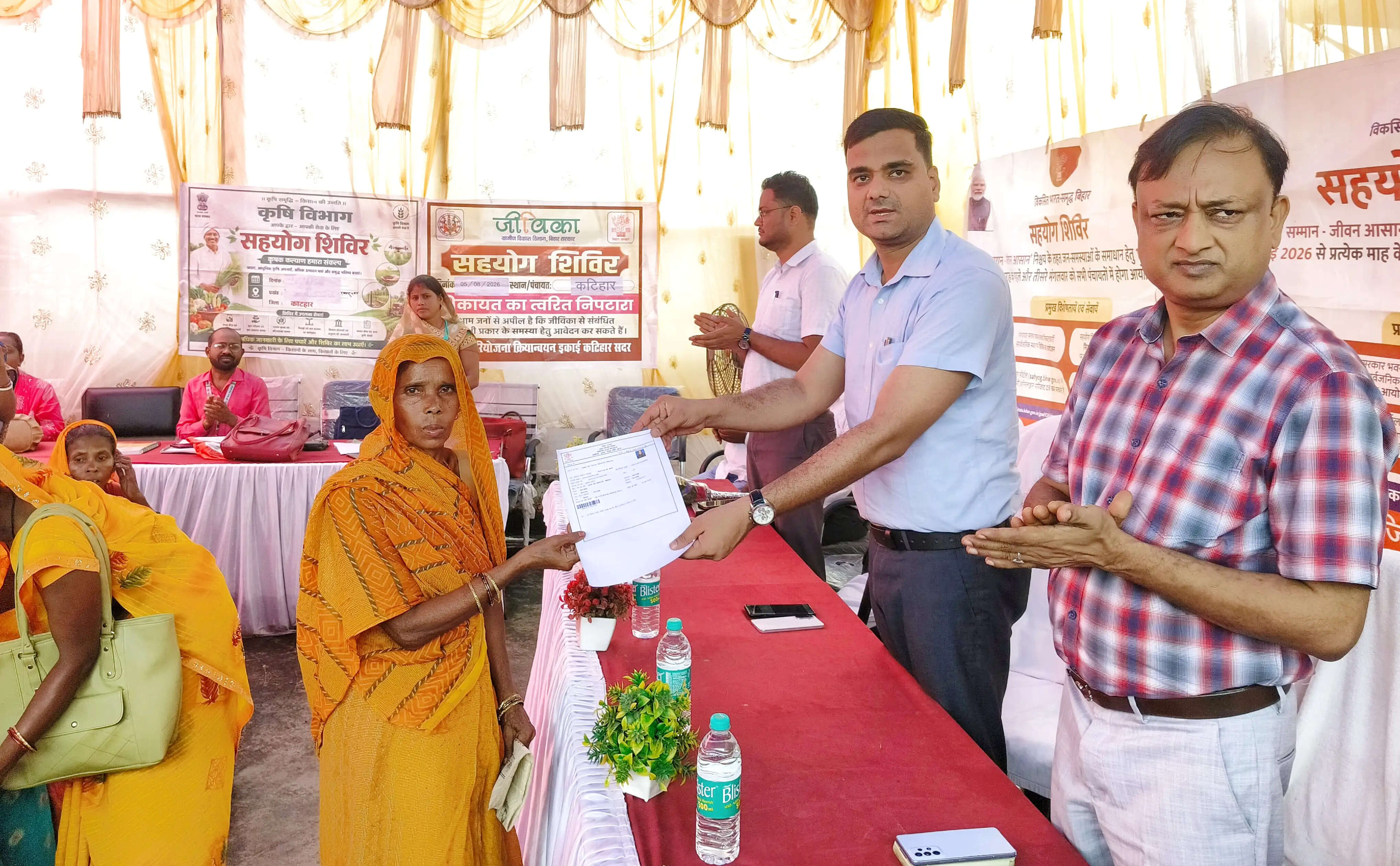 'सबका सम्मान, जीवन आसान' अभियान का दिखा असर, कटिहार में लाभुकों को मिले प्रमाण-पत्र और पर्चे