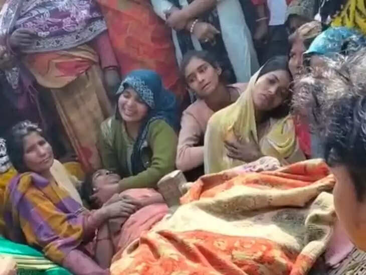 सुलतानपुर में डंपर की टक्कर से युवती की मौत