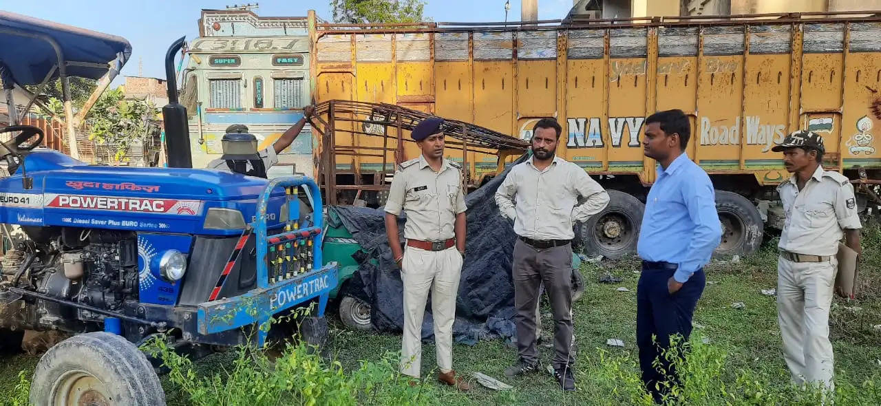 अवैध उत्खनन के खिलाफ पुलिस एक्शन में,जोगबनी में तीन और फारबिसगंज में एक ट्रैक्टर पकड़ा