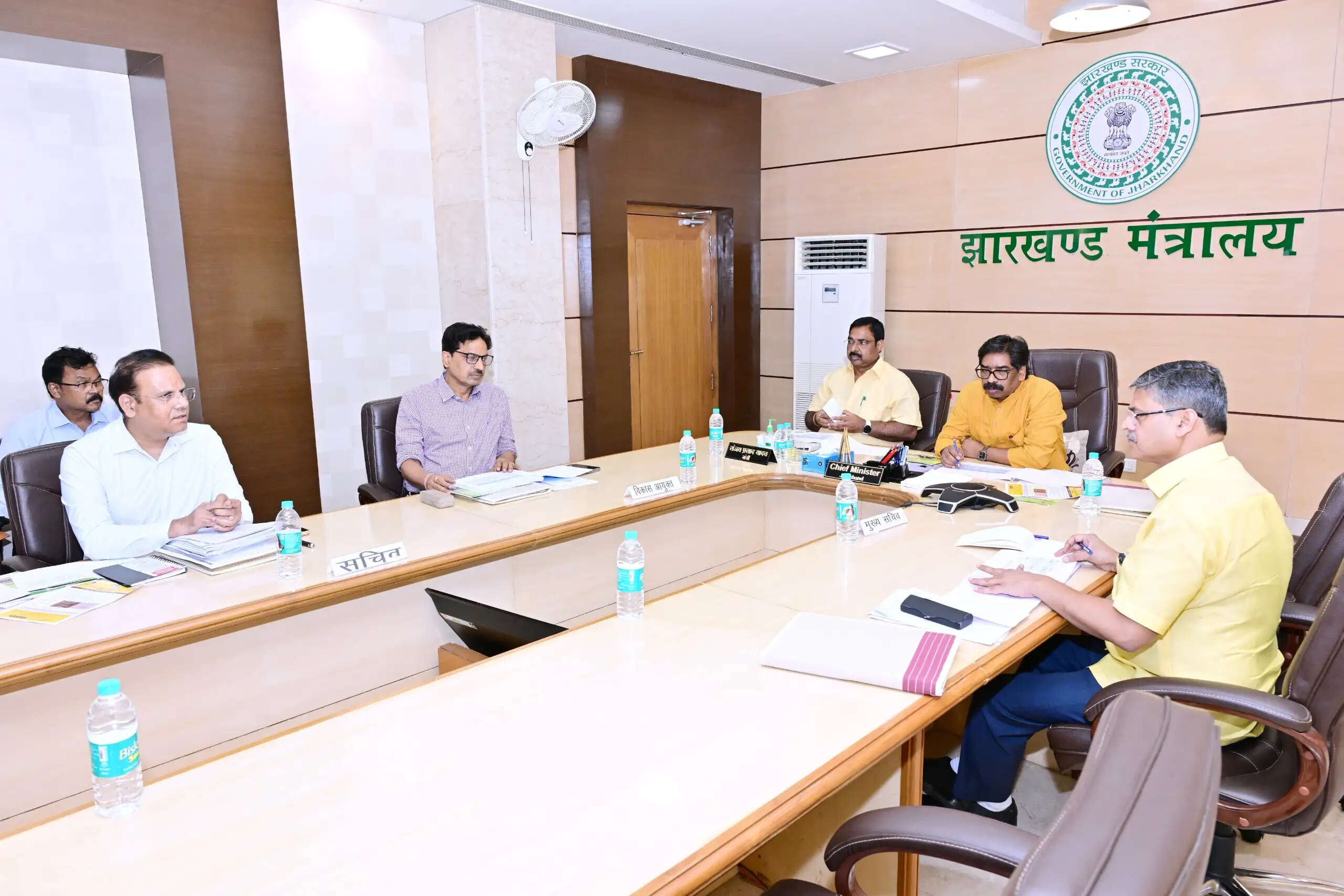 किस राज्य में हमारे कितने श्रमिक काम कर रहे हैं, इसकी पूरी जानकारी दें 03 माह में : मुख्यमंत्री
