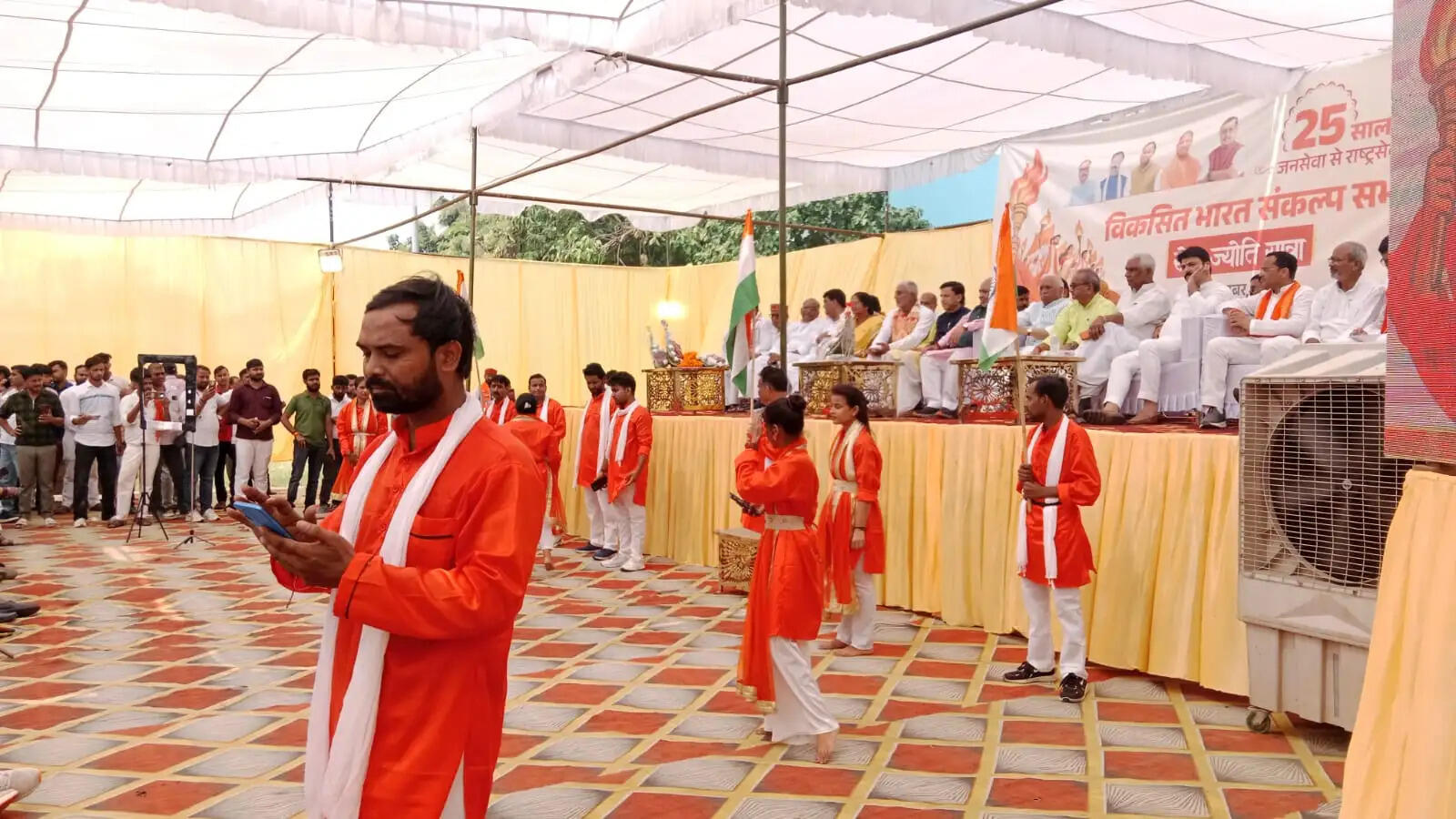 देवरिया : सेवा ज्योति यात्राओं के साथ देवरिया में आयोजित हुई विकसित भारत संकल्प सभा