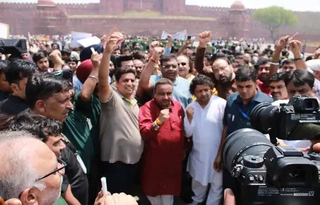 पहलगाम आतंकी हमले के विरोध में दिल्ली के थोक एवं खुदरा बाजार रहे बंद