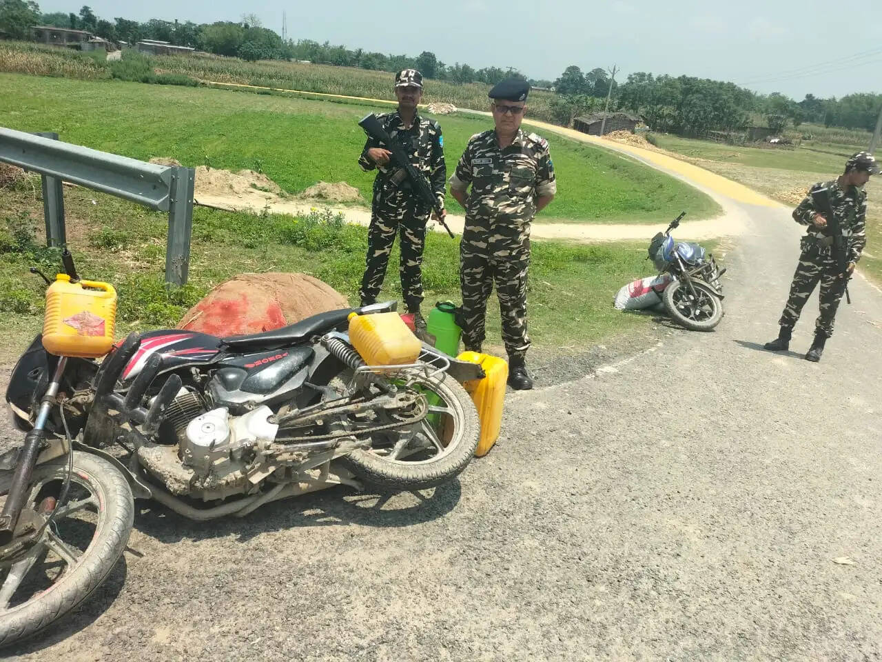 एसएसबी ने तस्करी का डीजल, खाद,पान के साथ दो बाइक किया जब्त