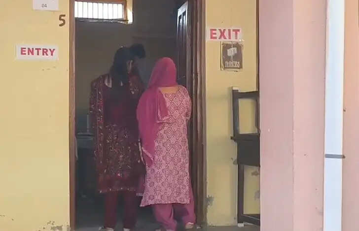 हिमाचल में पंचायत चुनाव के पहले चरण के लिए मतदान शुरू, 1,293 पंचायतों में डाले जा रहे वोट
