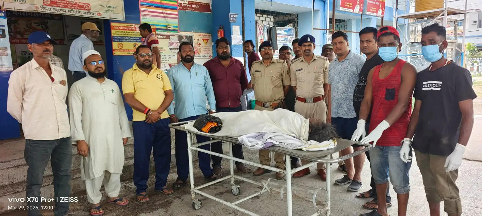 संवेदना ने लावारिश महिला के शव का किया अंतिम संस्कार