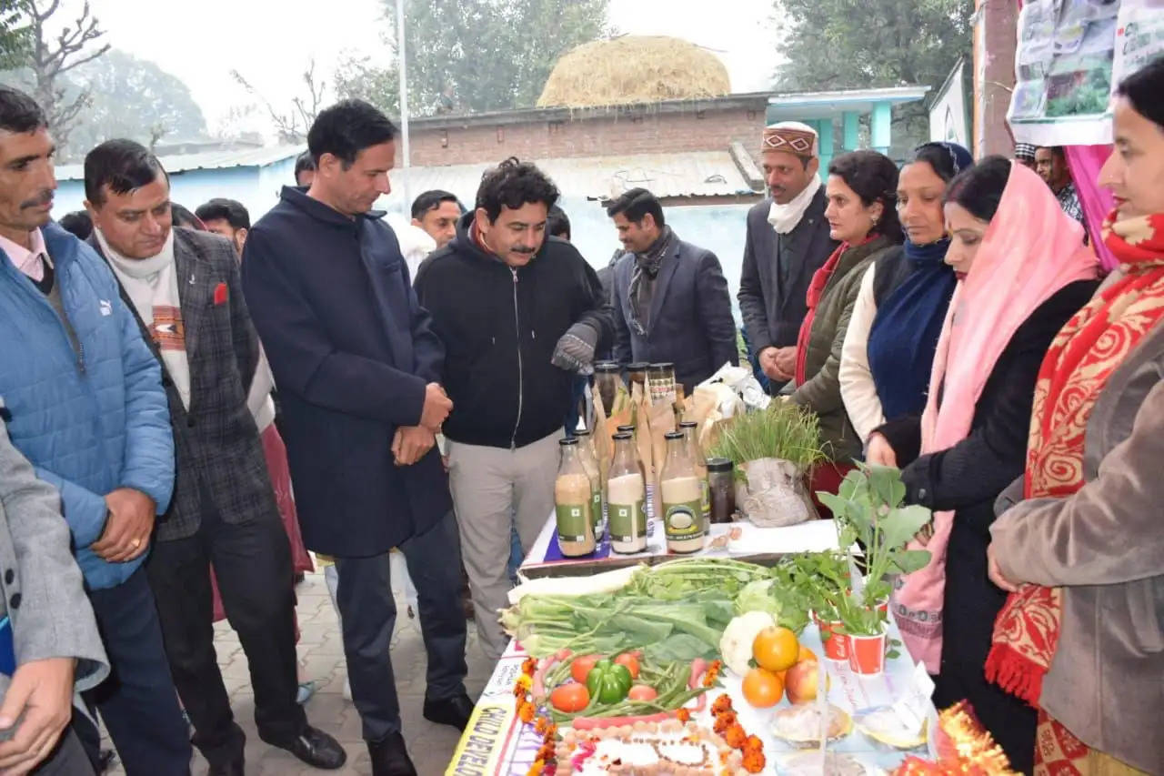 कठुआ के जंडोर में एच राजेश प्रसाद ने विकसित भारत संकल्प यात्रा का नेतृत्व किया