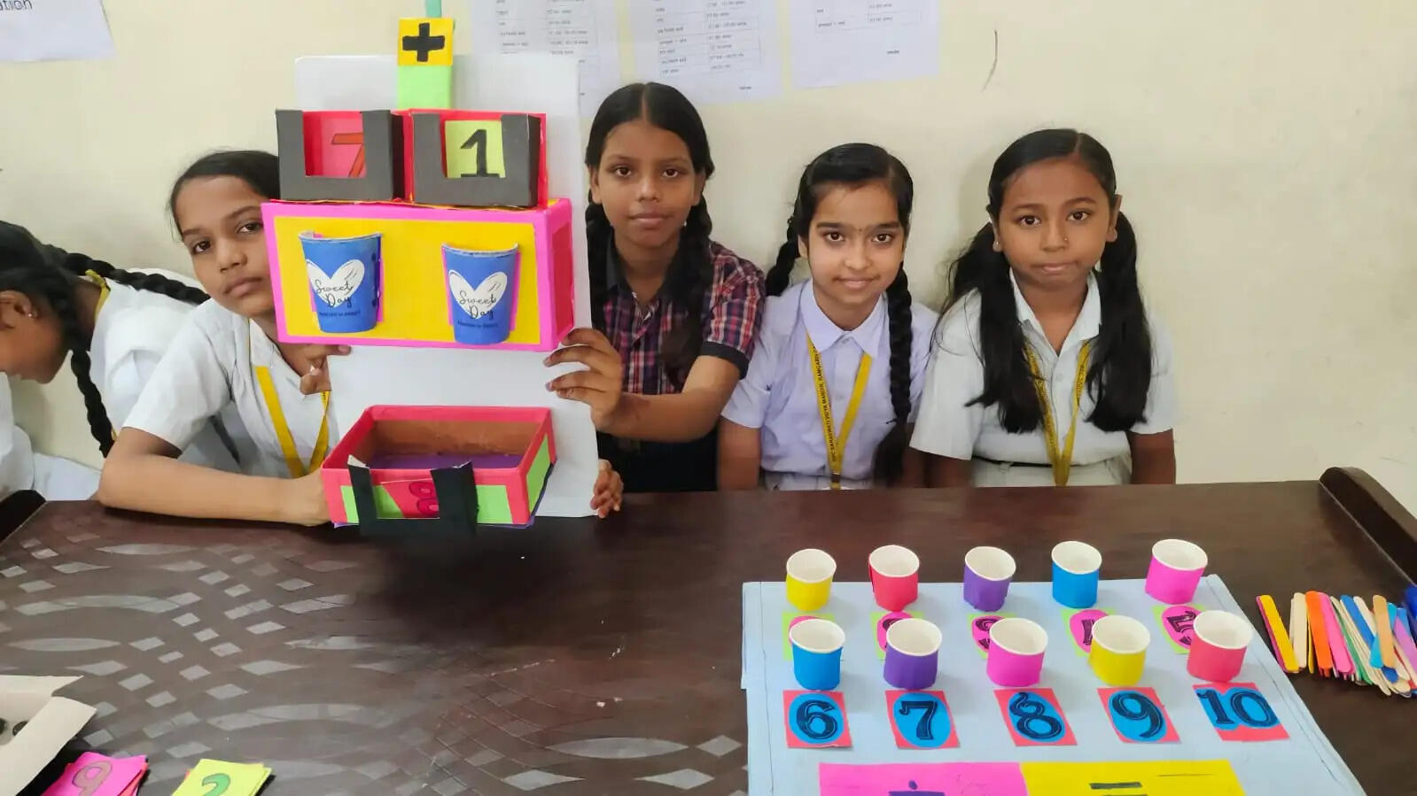 विज्ञान और गणित प्रदर्शनी में विद्यार्थियों ने दिखाई प्रतिभा