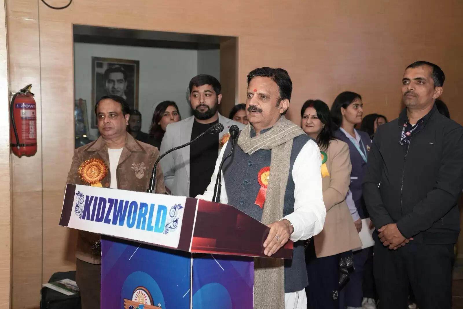 बच्चों में शिक्षा, संस्कार के साथ आत्मविश्वास जागृत करने का करें कार्य - उप मुख्यमंत्री&nbsp;शुक्ल