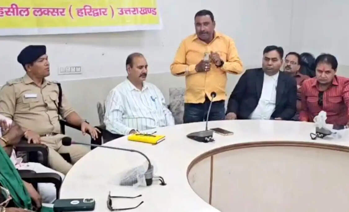 पत्रकारों के समर्थन में किसान, व्यापारी और वकील एकजुट
