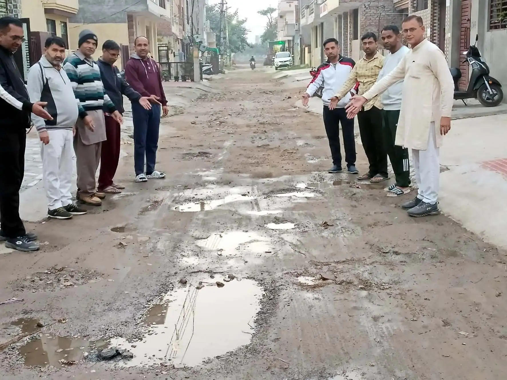 हिसार: एक सप्ताह में सफाई नहीं हुई तो एचएसवीपी कार्यालय के सामने लोग डालेंगे कूड़ा