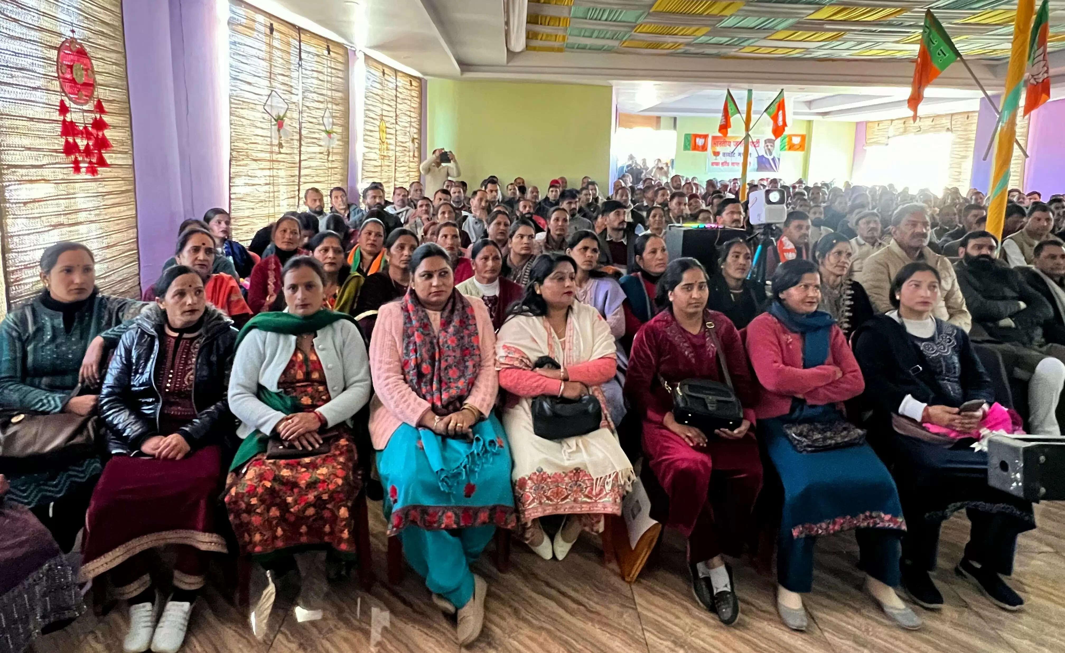 मंडी के नाचन मंडल में संगठनात्मक बैठक, डॉ. राजीव बिंदल ने संगठन विस्तार व मजबूती पर दिया जोर