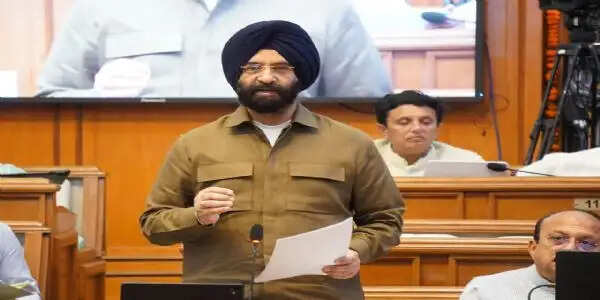 दिल्ली में एलपीजी सिलेंडर की कोई कमी नहीं : सिरसा