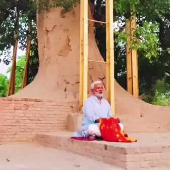 भगवान बुद्ध की पावन भूमि पर स्वतंत्रदेव सिंह ने लगाया ध्यान