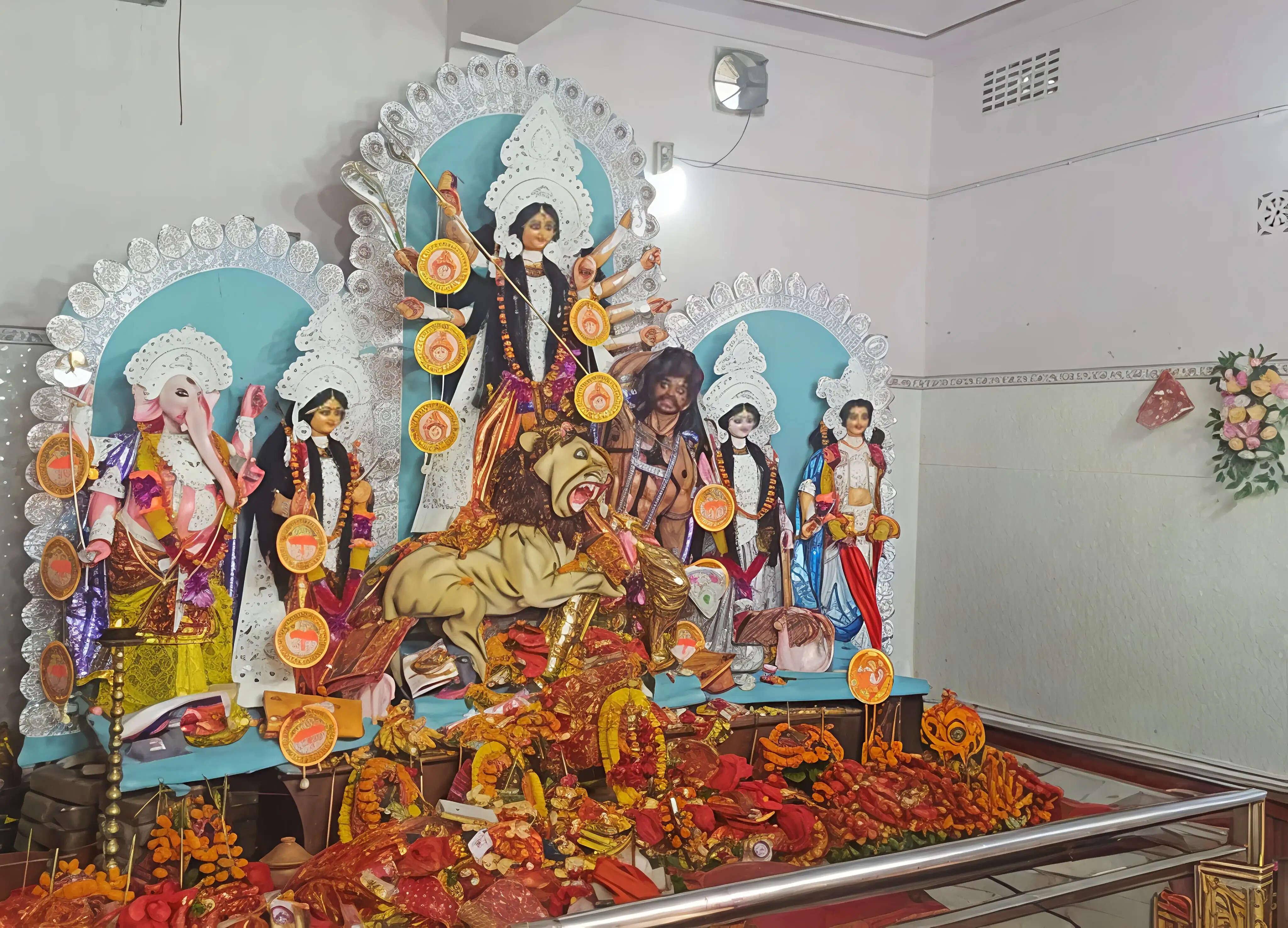 महानवमी पर मां सिद्धिदात्री की पूजा, मंदिरों में उमड़ी श्रद्धालुओं की भीड़