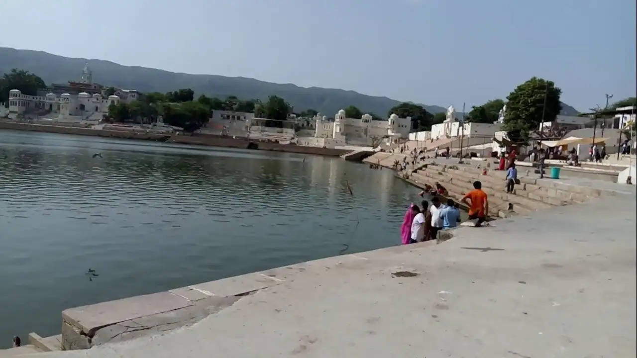 सृष्टि रचयिता भगवान ब्रह्मा की तपोस्थली पुष्कर में मन रही दीवाली'