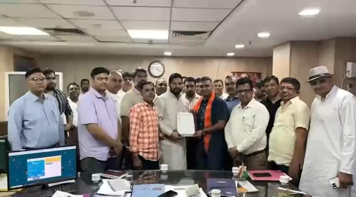 गुरुग्राम निगम के मुख्य अभियंता से मिली ठेकेदार यूनियन,रखी मांगे