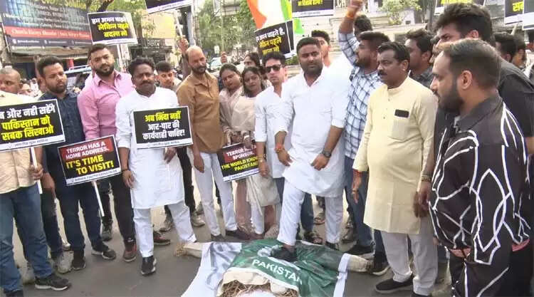 युवा कांग्रेस ने आतंकवाद के खिलाफ जताया आक्राेश, किया पुतला दहन