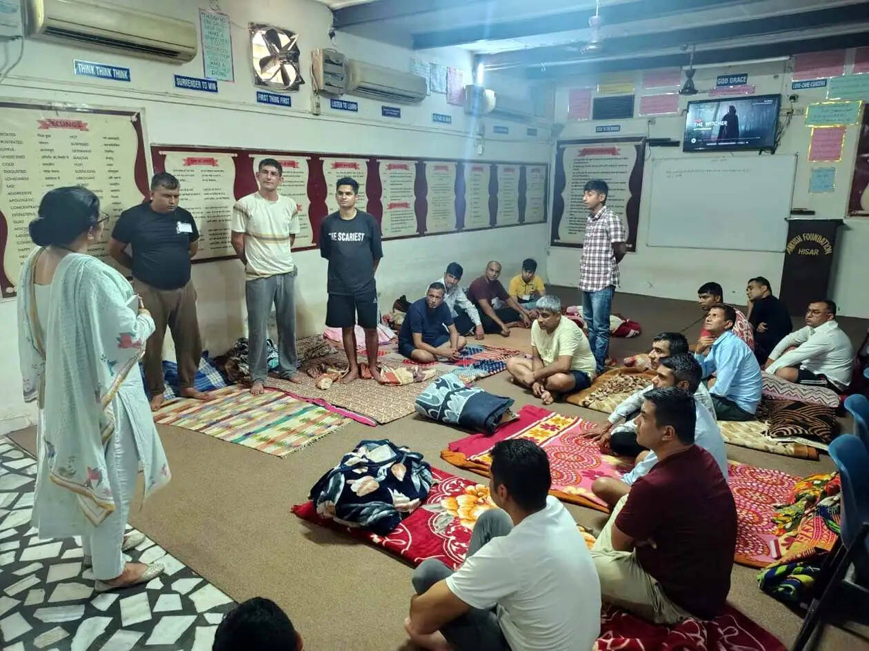 हिसार में सीएम फ्लाइंग टीम ने किया दो नशा मुक्ति केंद्रों का औचक निरीक्षण