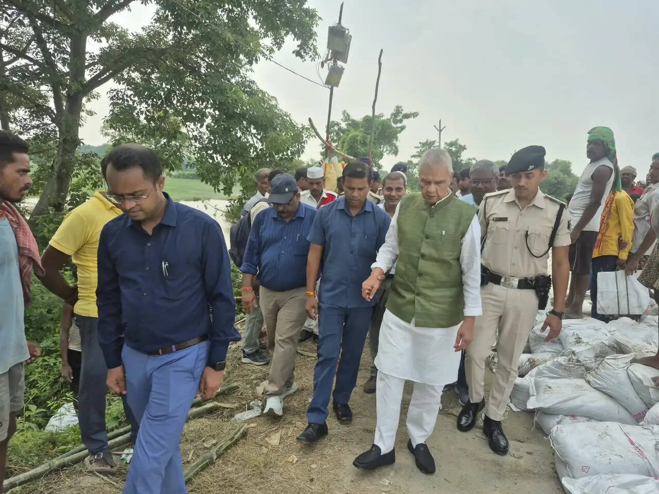 सारण में माही नदी के क्षतिग्रस्त तटबंध की मात्र दो दिनों में हुई मरम्मत, उपमुख्यमंत्री ने किया स्थलीय निरीक्षण