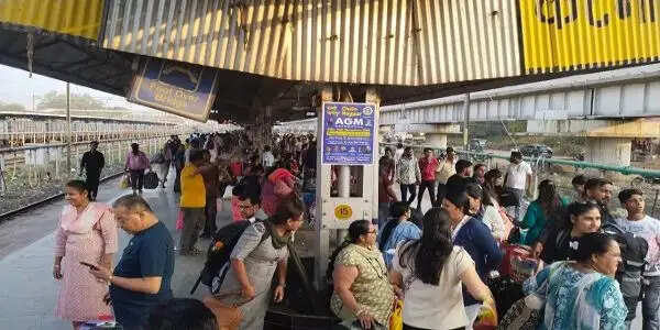 कटनी : बीना-अगासौद यार्ड रीमॉडलिंग से रेल यातायात प्रभावित, मुड़वारा में उमड़ा यात्रियों का हुजूम