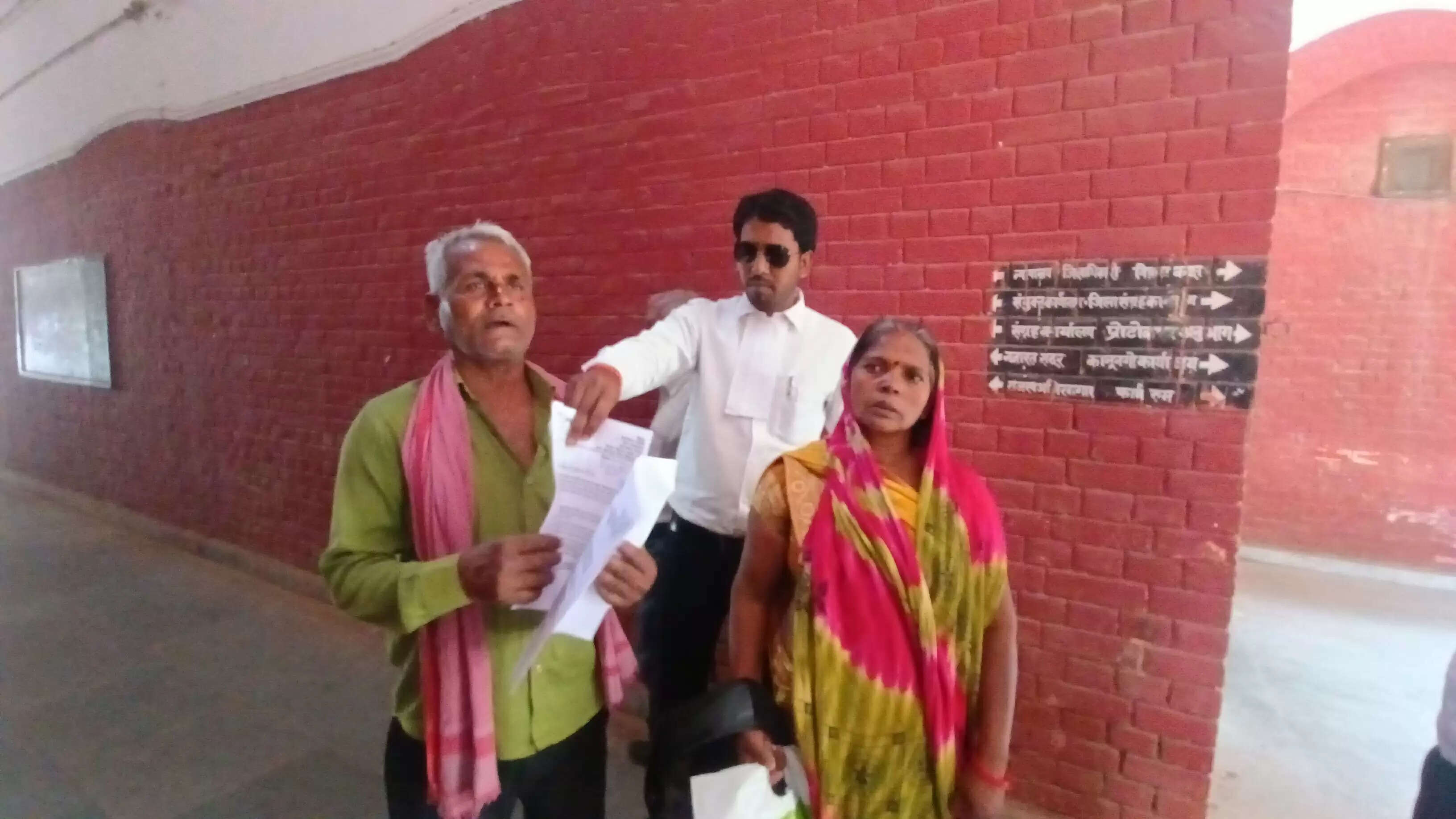 विधायक निधि से बन रहे खड़ंजे को दबंगों ने उखाड़ा,ग्राम प्रधान को मारपीट कर किया घायल