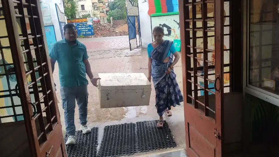बोर्ड की द्वितीय मुख्य परीक्षा की गोपनीय सामग्री का वितरण, थानों में रखी गई सुरक्षित