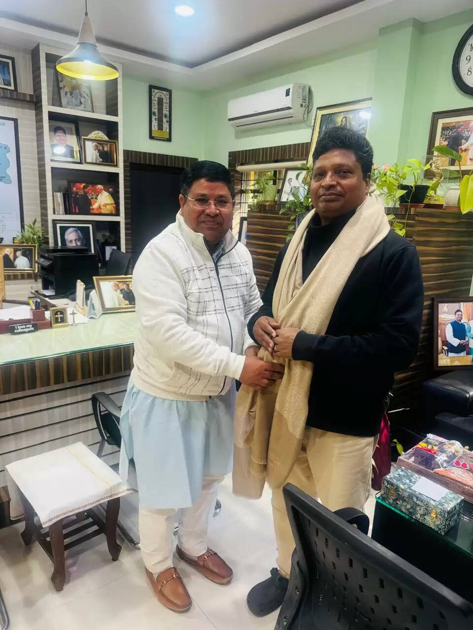 अजय राय ने दी क्रिसमस की बधाई