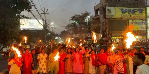 भाजपा महिला मोर्चा ने निकाला मशाल जुलूस