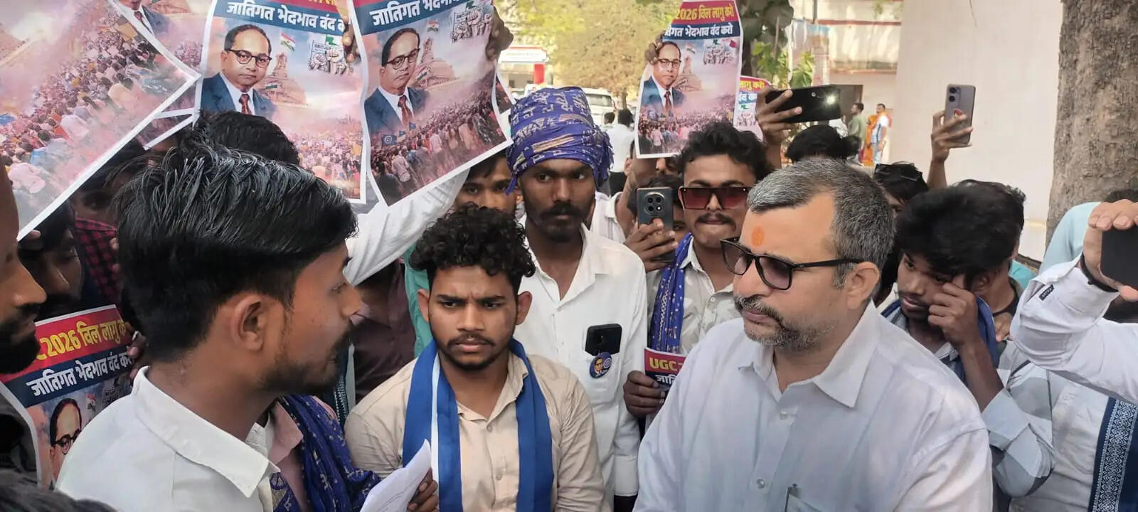 कई संगठनों ने यूजीसी नीतियों के समर्थन में अतिरिक्त मजिस्ट्रेट को सौंपा ज्ञापन