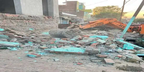 हरिद्वार जिले में फिर चला सरकार का बुलडोजर, एक और अवैध मजार ध्वस्त