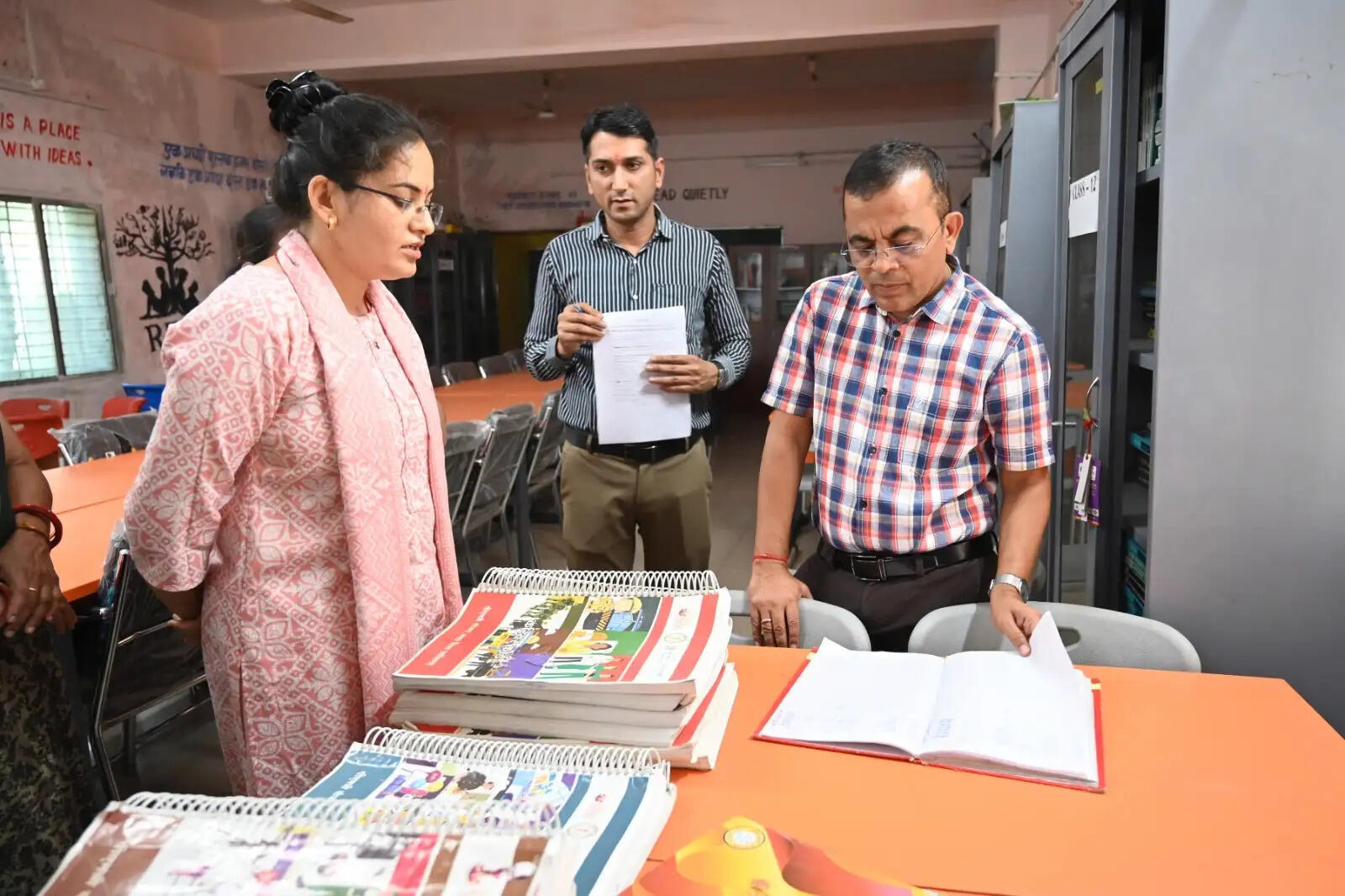 कलेक्टर ने पीएम श्री स्वामी आत्मानंद उत्कृष्ट अंग्रेजी माध्यम विद्यालय का किया निरीक्षण