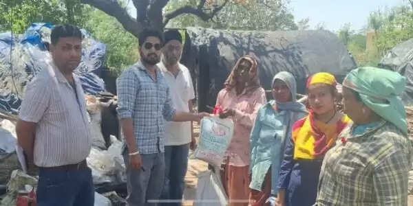 कठुआ प्रशासन ने अग्नि पीड़ित परिवारों को तत्काल राहत प्रदान की